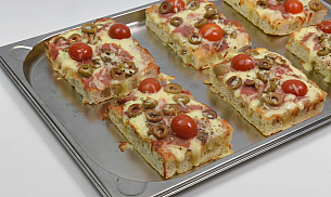 Focacia cu jambon, mozarella, rosii cherry, masline verzi 6 portii