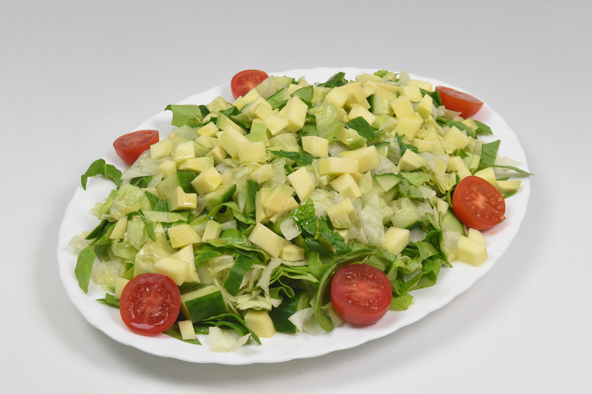 Salata verde tocata marunt cu mango si avocado 6 portii